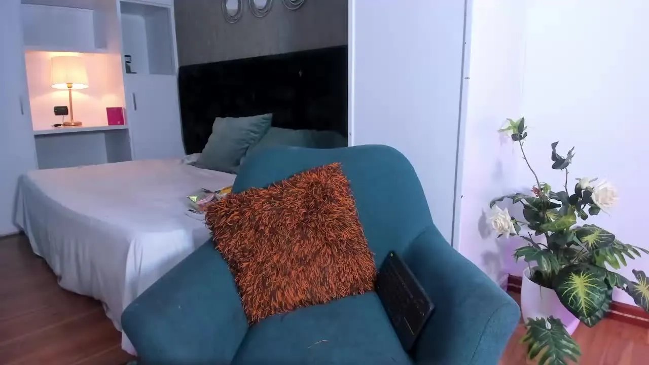 MilenaCrown on Streamray