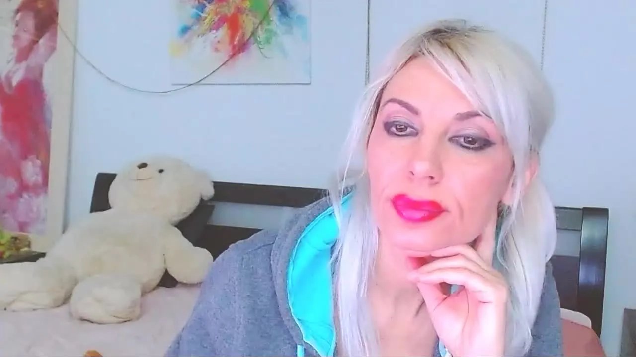 MissLaraHoney on Streamray