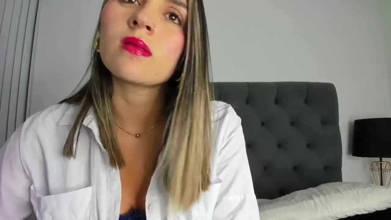 NinaFrost on Streamray