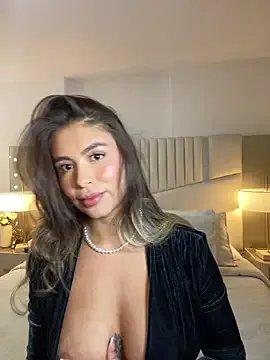 _laura_02 on StripChat