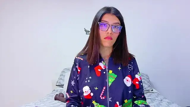 _lucysmith on StripChat