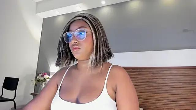 Adelehottman — Nake me and put your fingers in my pussy