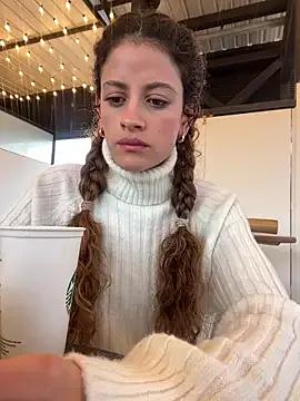 alana15 on StripChat 