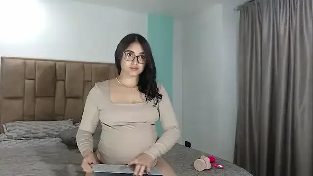 aleejhandraa on StripChat 