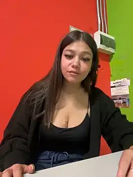 Alyshanon18 on StripChat