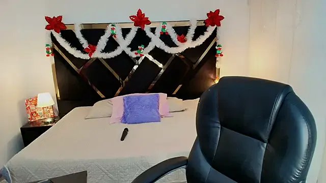 Amelie_saenz on StripChat