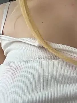 AmmyHot on StripChat 