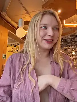 AmmyHot on StripChat 