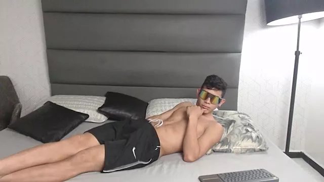 andrew_rose_ on StripChat