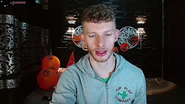 andrewxbi on StripChat