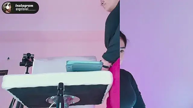 Angelst__ on StripChat