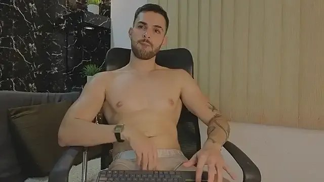 Apolo_lux1 on StripChat