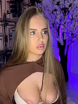 AubrieleRouj1 on StripChat