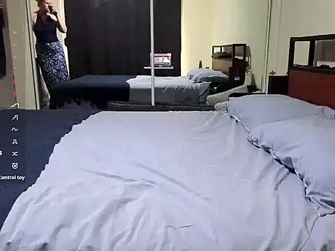 AussieKittyPurr on StripChat 