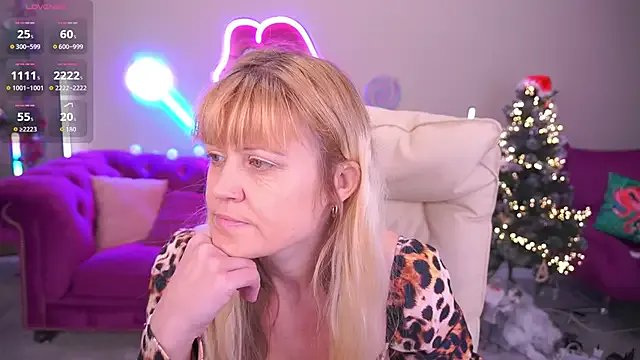 BellaLaPetit on StripChat 