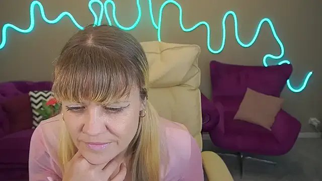 BellaLaPetit on StripChat 