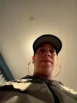 Bigbuttbrooklynn — Nipple clamps in Public jacuzzi @GOAL