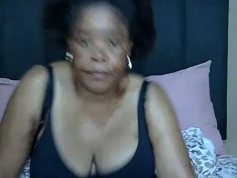 bigsexymama2 on StripChat