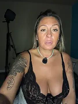 bossyroxy84 — Lovense fuck machine 15 mins tits out