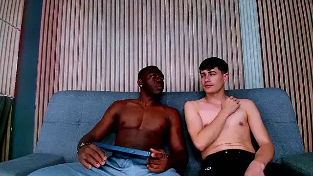 bro_friends on StripChat