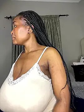 Bustygoddess32 on StripChat