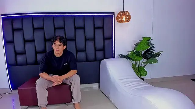 Crazy_nigth01 on StripChat