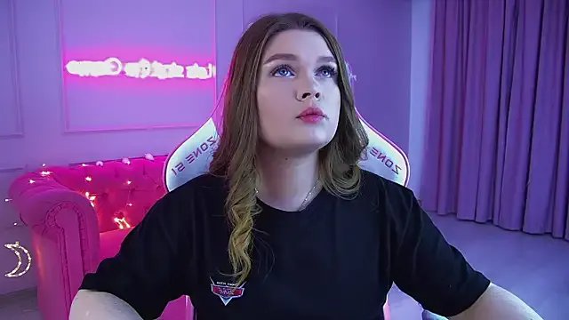 CrystalLyons on StripChat