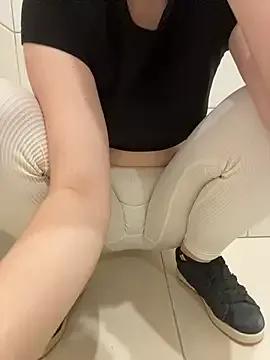 Cumonmme — shake naked boobs