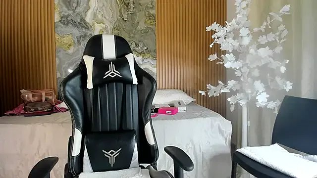 Danna_topless — Enter two fingers in Ass