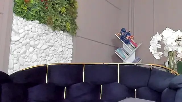 Deliciouslips on StripChat