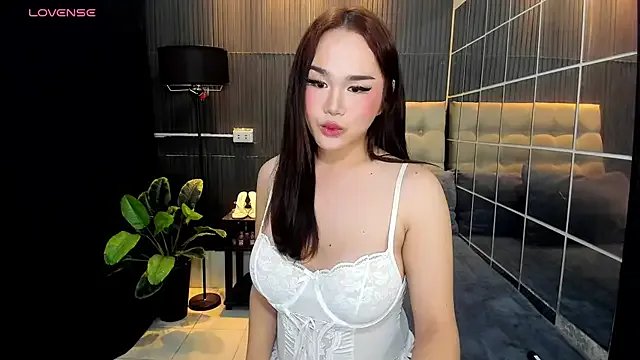 delightfulprincessts on StripChat