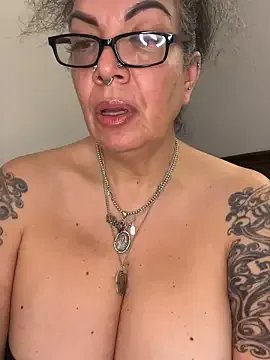 dieseldame1313 on StripChat