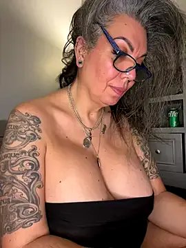 dieseldame1313 on StripChat