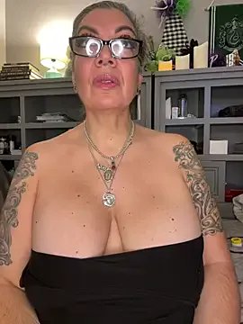dieseldame1313 on StripChat