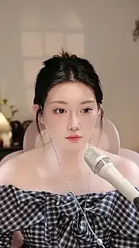 Dou-Dou-er on StripChat