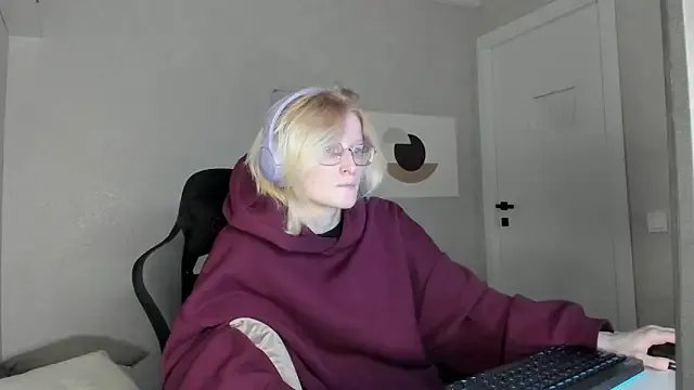 ElizabethHarpper on StripChat