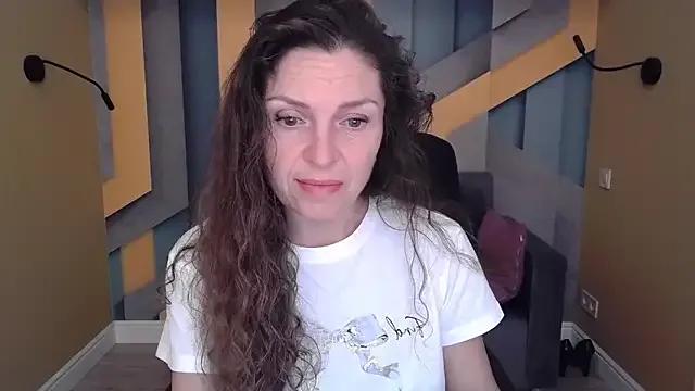 EllaLong on StripChat 