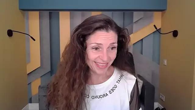 EllaLong on StripChat 