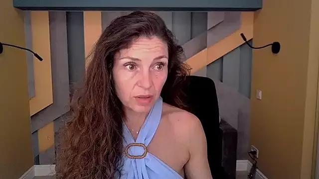 EllaLong on StripChat 