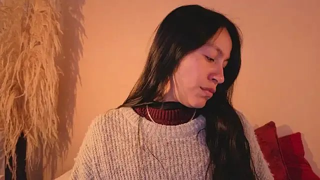 EmiGomez_ on StripChat