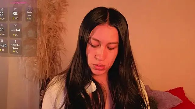 EmiGomez_ on StripChat