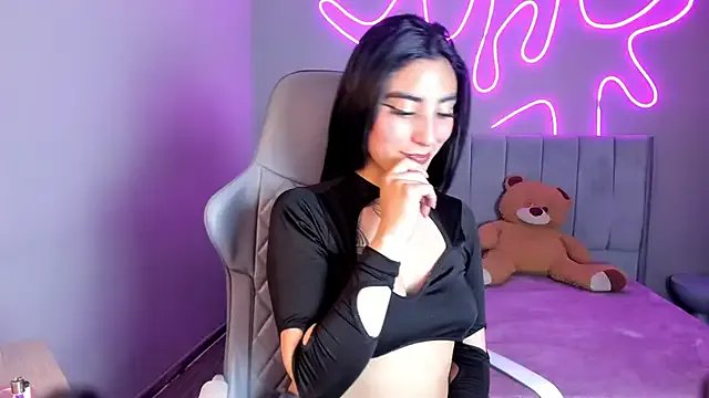 Emma_Lirys on StripChat 