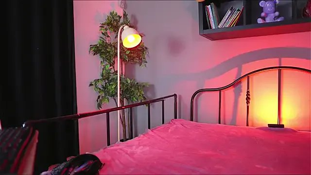 Emma_Lirys on StripChat 