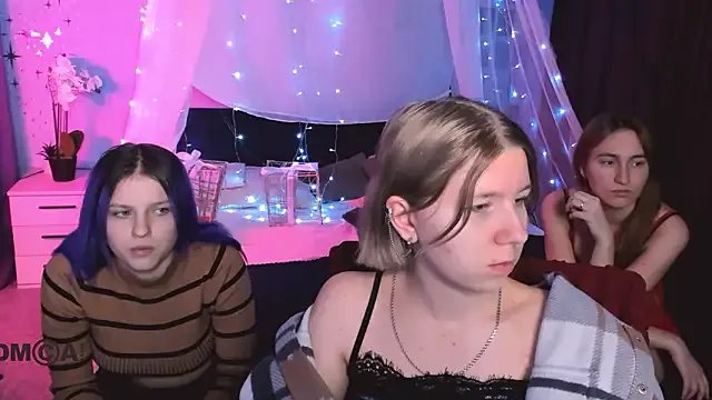 gloria_bubble — show boobs 2 girls