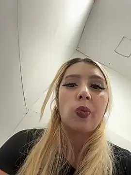 hotamanda01 on StripChat