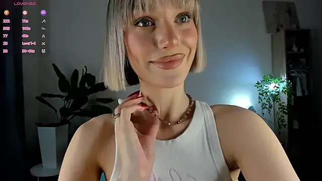 Ice_Strawberry on StripChat