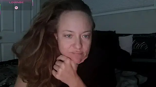 julimonroe on StripChat