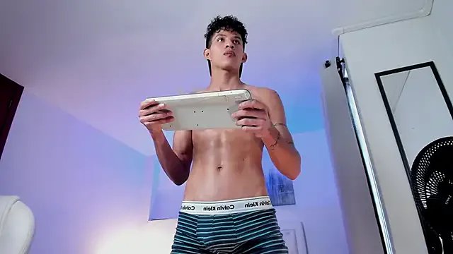 KamiSuarez on StripChat