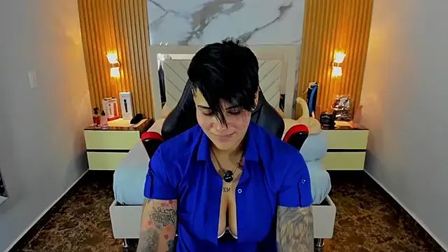 KAROLLJONES1 on StripChat