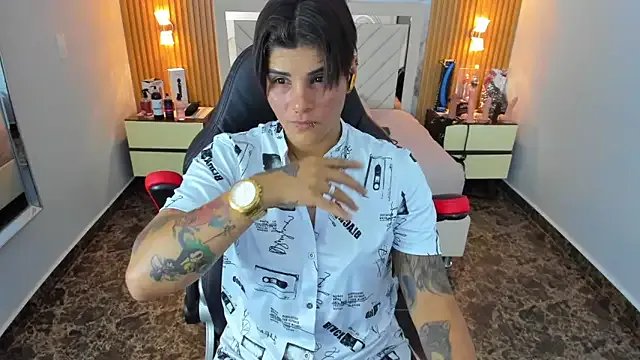 KAROLLJONES1 on StripChat